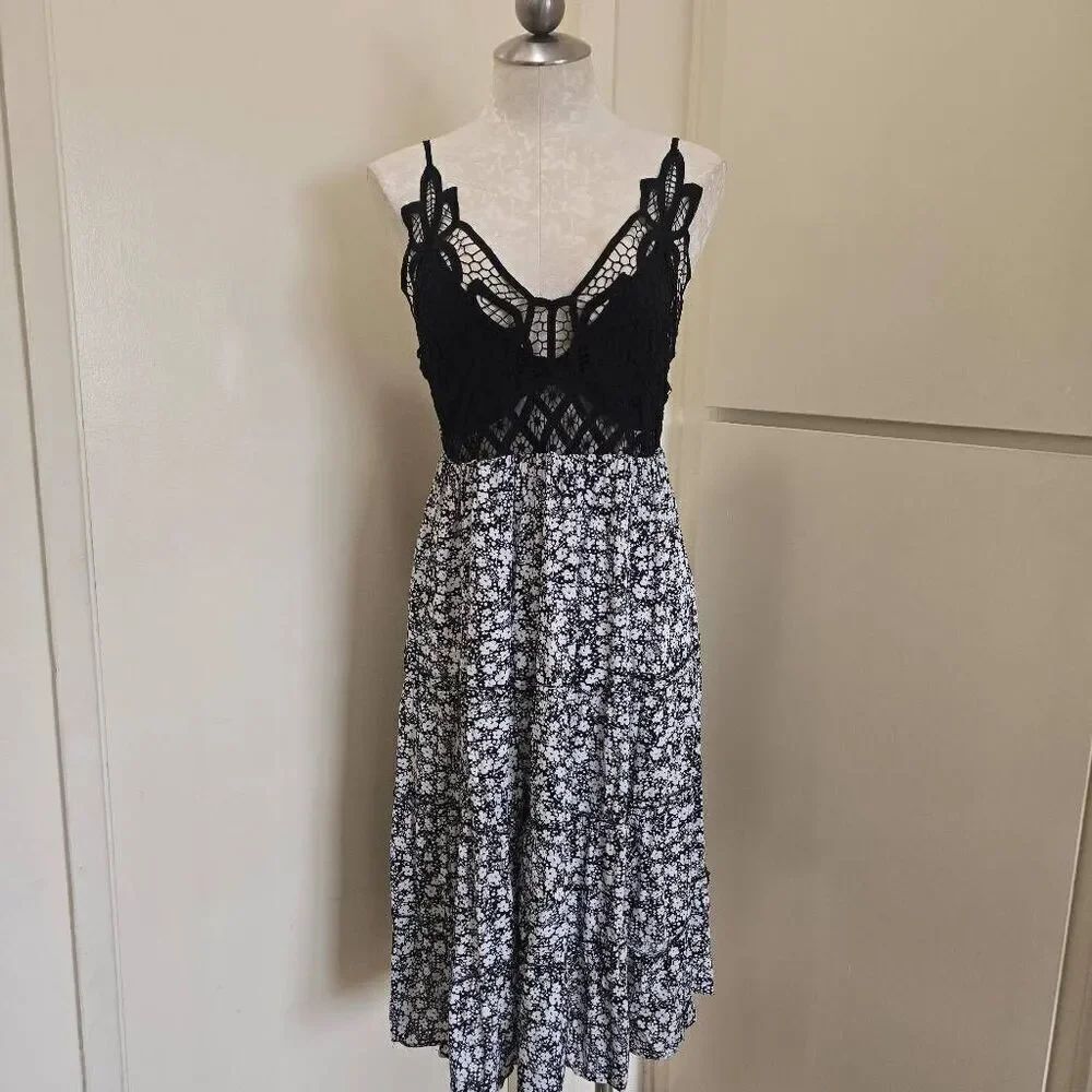 Cupshe Blk/Wht Floral Tiered Sundress, Embroidered Lace Bodice,NWOT, S